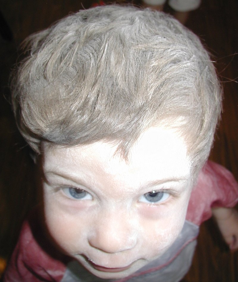2003-03-11 09-32-10-Dax-baby-powder.JPG